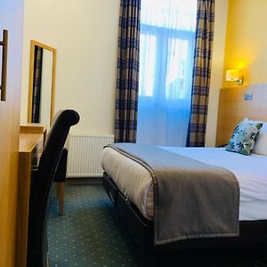 Zimmer mit Kingsize-Bett